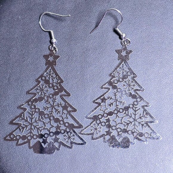 2/$15 Christmas Tree Stainless Steel Dangle Earrings (NWOT) - Picture 3 of 5